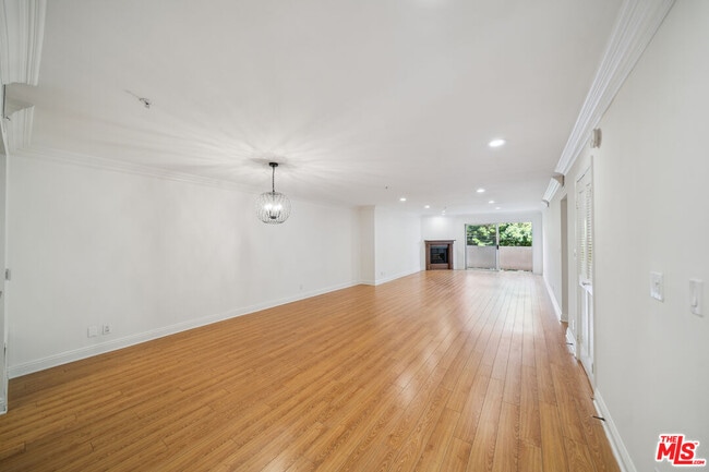 Photo - 1508 Greenfield Ave Unit 206