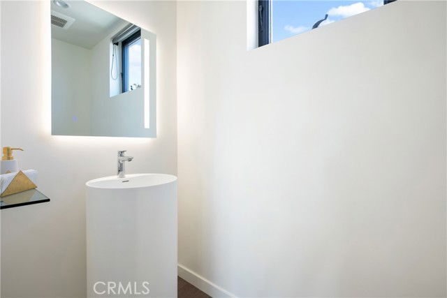 Photo - 823 N Fuller Ave