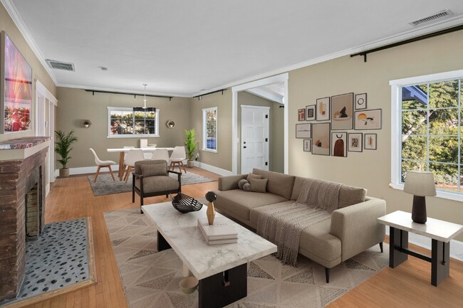 Building Photo - Charming 2-Bedroom 2 bath home with Modern Comforts in San Diego's Historic Mission Hills!