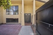 Photo - 520 E Elmwood Ave Townhome