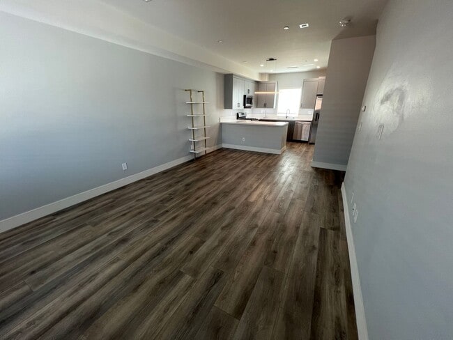 Building Photo - 14759 Friar St Rental