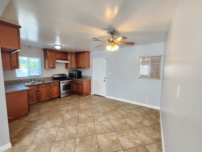 Photo - 7910 Nagle Ave