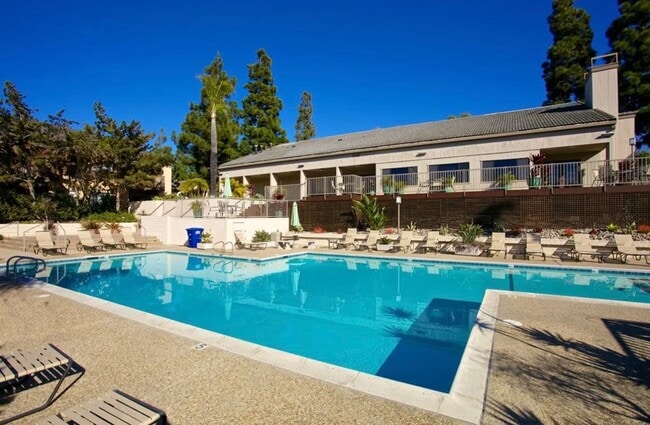 Building Photo - *Spacious 1 Bedroom in La Jolla!*