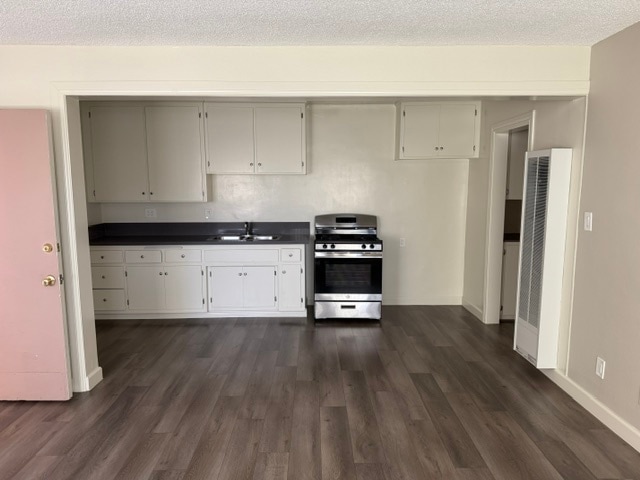 Kitchen - Sunset Palms Apartments