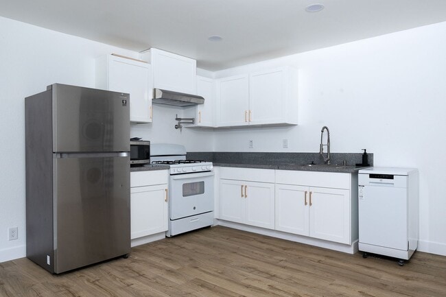 Photo - 2 Bedroom + 1.5 Bathroom Condo | Fashion Park Oxnard | Unfurnished