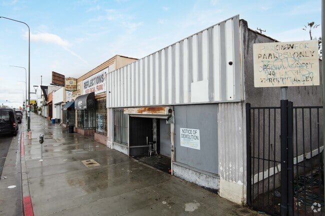 November 2022 - 4611 Crenshaw Blvd Rental