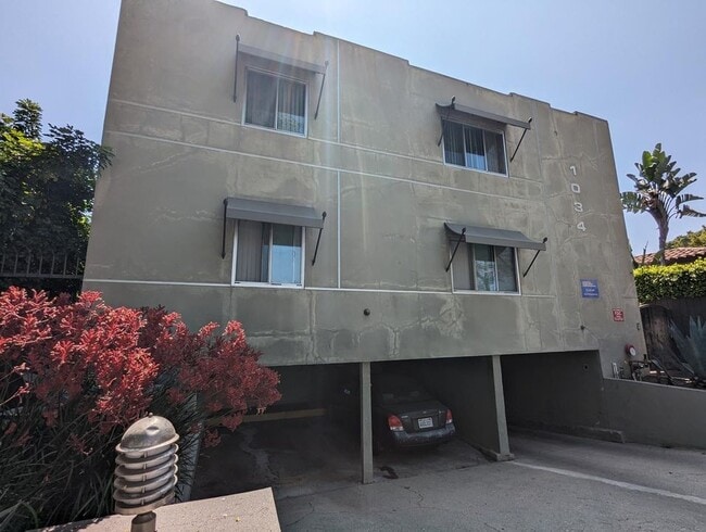Building Photo - 1034 N Martel Ave Rental