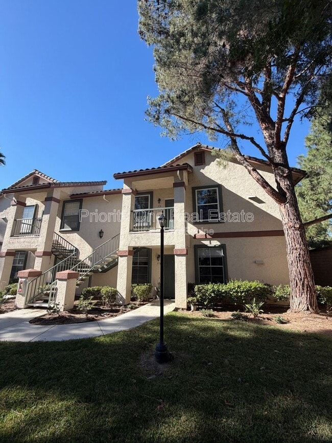 Building Photo - 10921 Sabre Hill Dr Unit 374