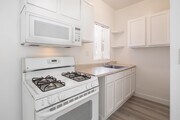 Studio - 500SF - Kitchen - 1935 Myrtle Ave. Apartments