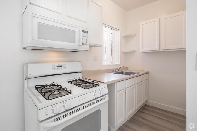 Studio - 500SF - Kitchen - 1935 Myrtle Ave.