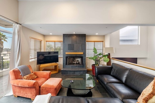 Photo - 452 Marine Pl