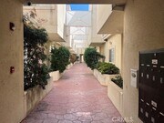 Photo - 900 Arcadia Ave Townhome