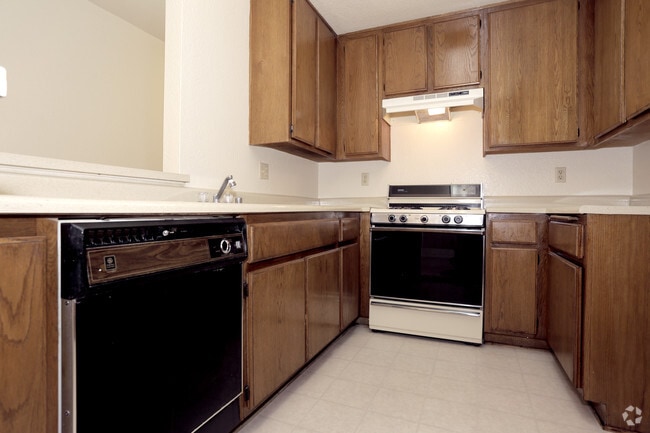 2BR, 1BA - Somerset Village
