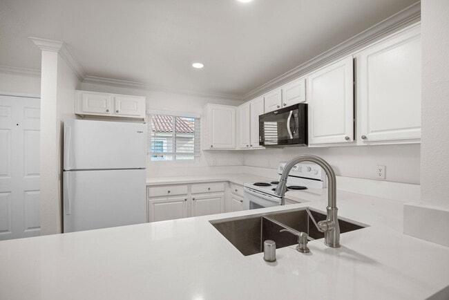 Photo - 7505 Charmant Dr