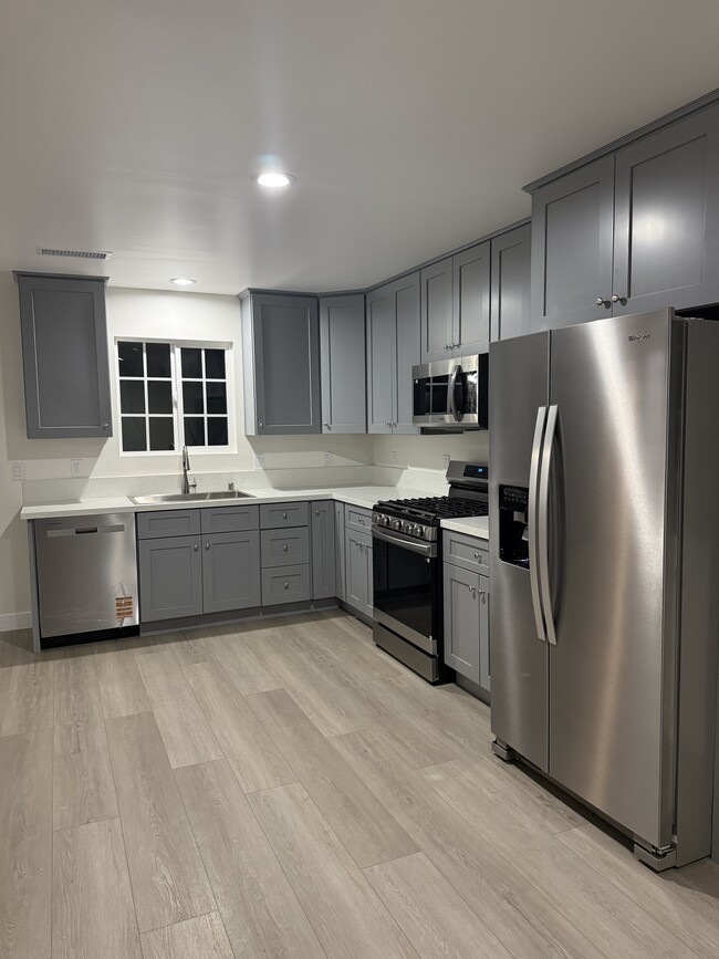 Building Photo - 983 Cottonwood Ct