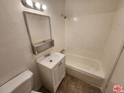 Photo - 534 W 47th St