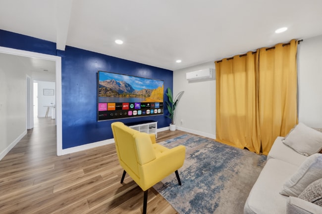 Photo - 225 S Main St