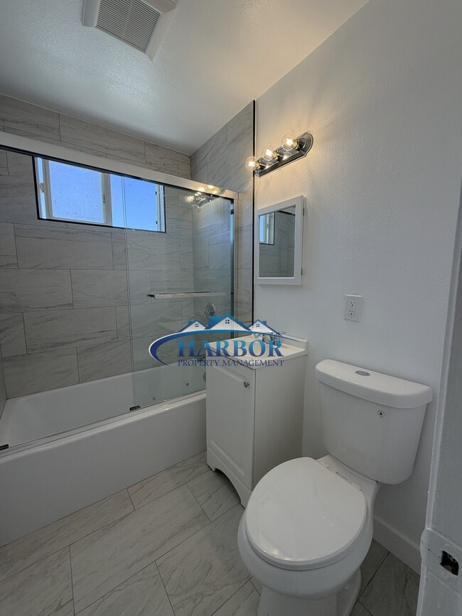 Building Photo - 1445 N Wilmington Blvd Unit 1447A