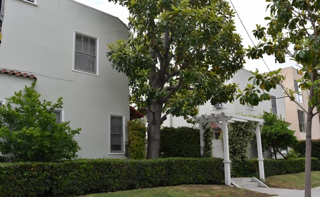 Building Photo - 1834 Normandie Ave