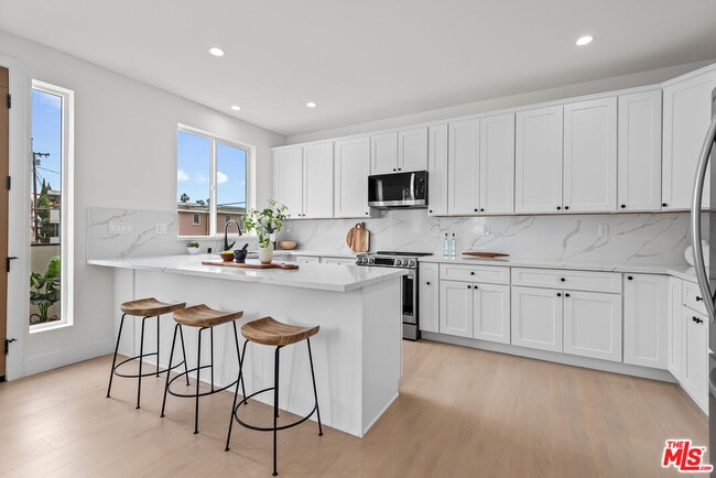 Building Photo - 3626 E 1st St Unit B