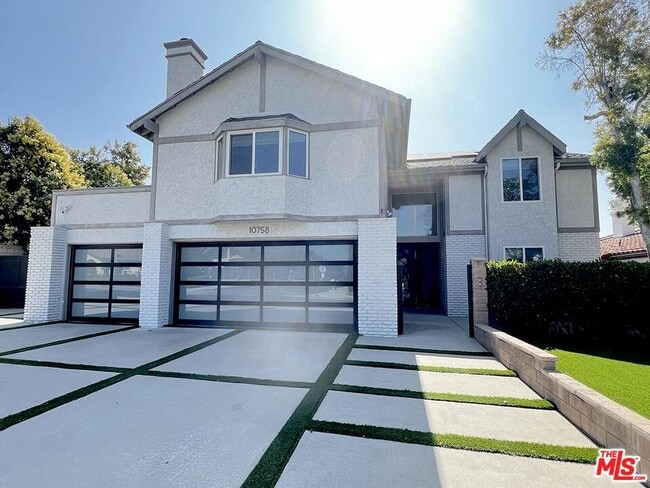 Photo - 10758 Cozycroft Ave House