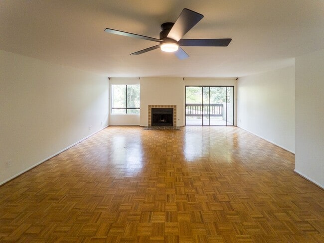 Photo - Large 2bed/ 2 bath corner unit in the heart of Silverlake with Hot Tub, Pool, Gated Parking and P...