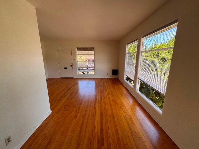 Photo - 620 Longfellow Ave Unit front