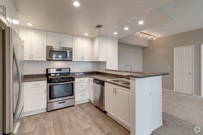 2BR, 2BA - 922SF - Parc Chateaux