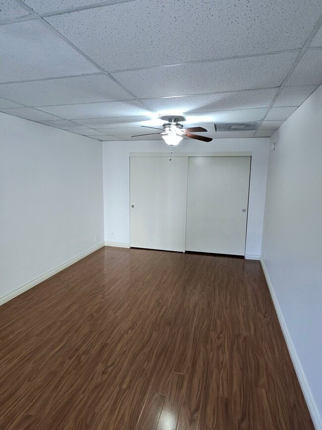 Photo - 121 S Swall Dr