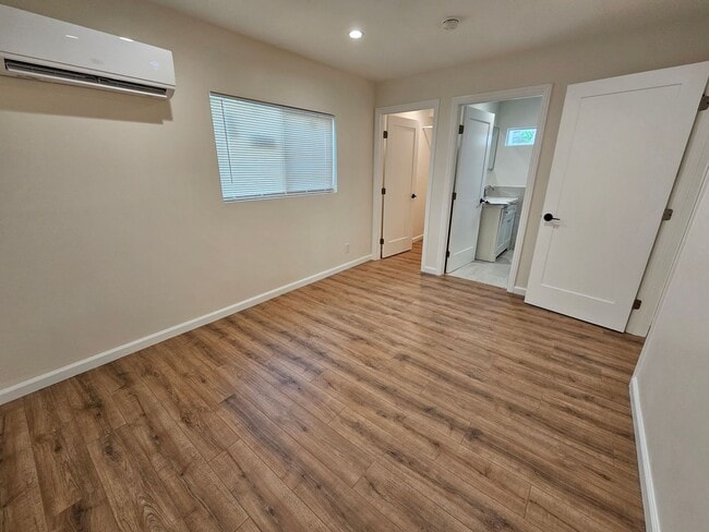 Photo - EE741F Unit 240-A