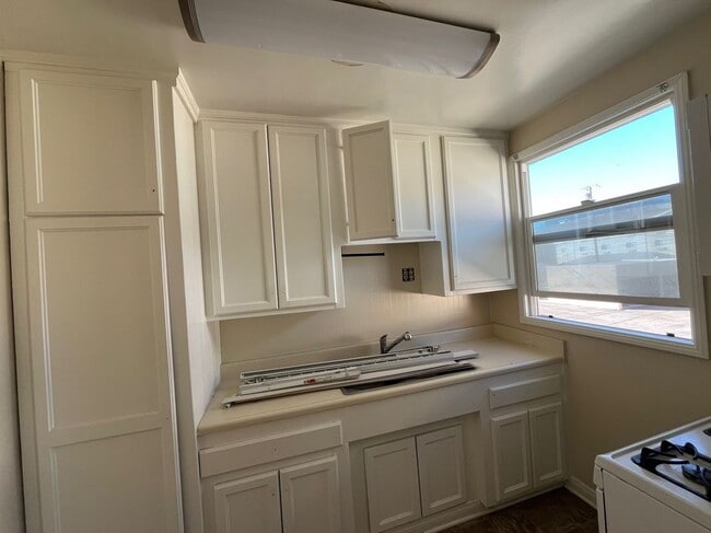 Photo - 131 1/2 North Kenwood Street