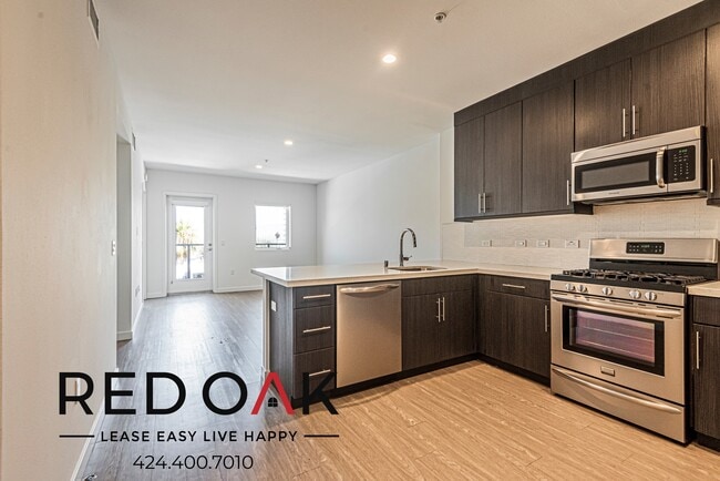 Building Photo - 11405 Chandler Blvd Unit 605