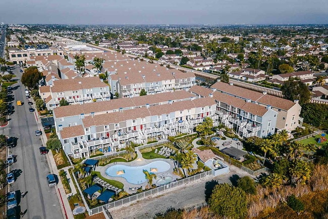 Photo - Huntington Breakers Apartments