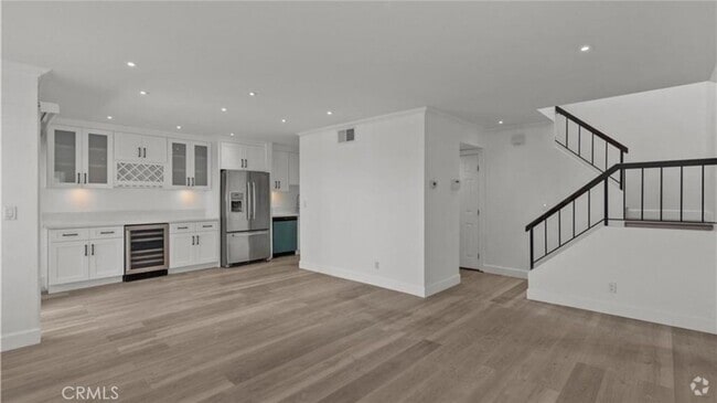 Building Photo - 10500 Sunland Blvd Unit 4-4 Rental