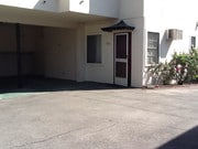 Entrance/Parking - 916 N Screenland Dr Unit A