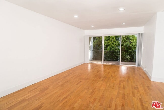 Photo - 416 N Oakhurst Dr Unit 202