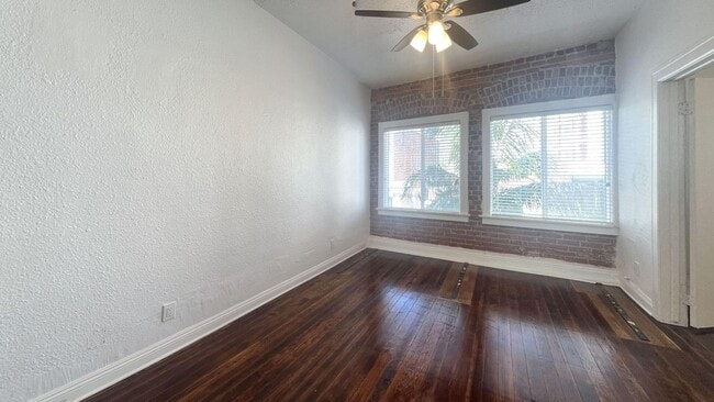 Photo - Leeward Apts...New York Style..Gorgeous Newly Remodeled!