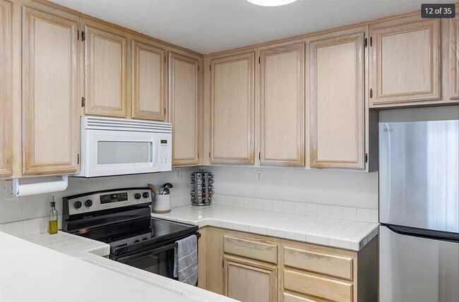 Photo - 2 Bedroom Condo in Fashion Valley Unit 13