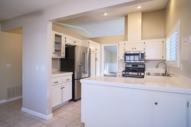 Photo - Lovely 3 Bedroom Home!