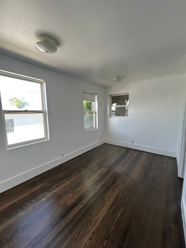 Building Photo - 238 Bicknell Ave Unit Apt B