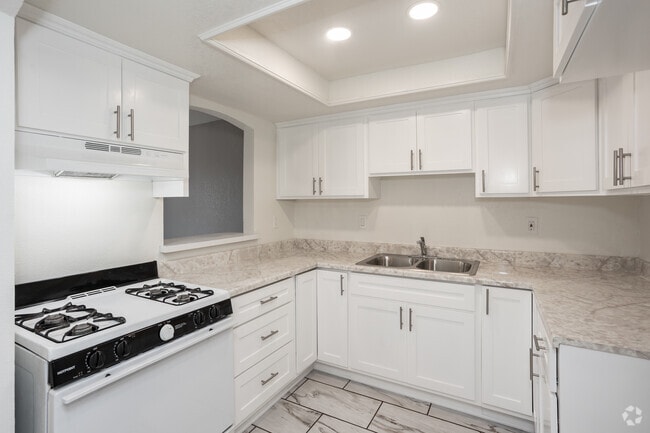 2BR, 2BA - 900SF - Kitchen - Emerald Terrace Apartments