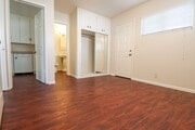 Photo - 913 W 19th St Unit B