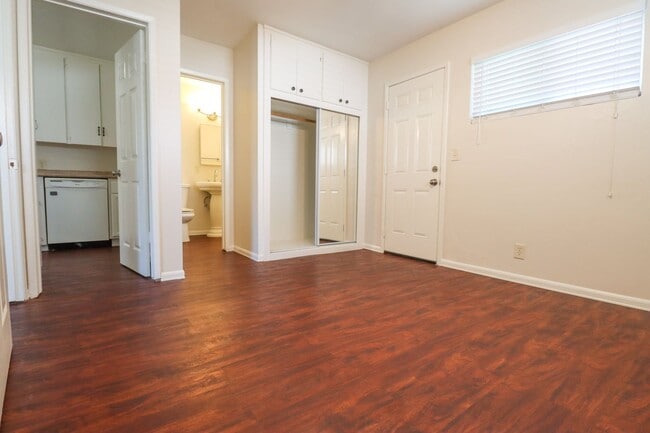 Photo - 913 W 19th St Unit B