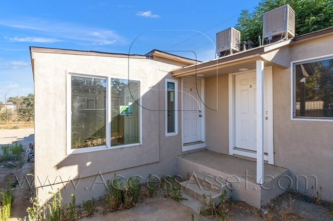 Photo - Cozy And Charming 2 Bed/1 Bath Duplex In Perris!
