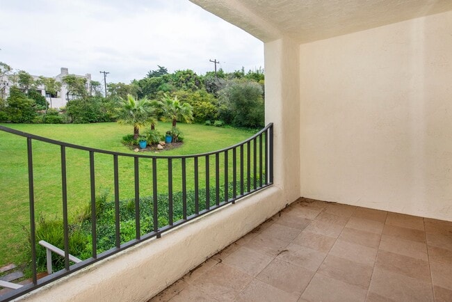 Photo - 2bed/2bath Condo in the Heart of Coast Village!