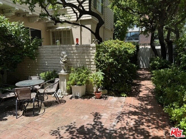 Photo - 222 S Spalding Dr Apartment