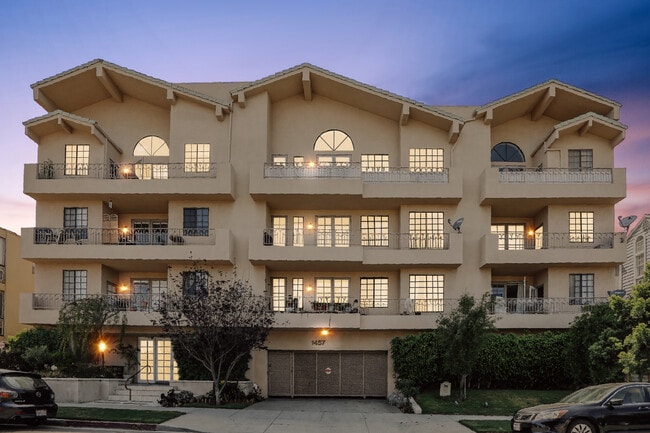 Building Photo - 1457 Reeves St Unit 205