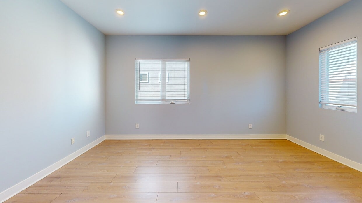 3D Tour - 146 1/2 Rosemont Ave