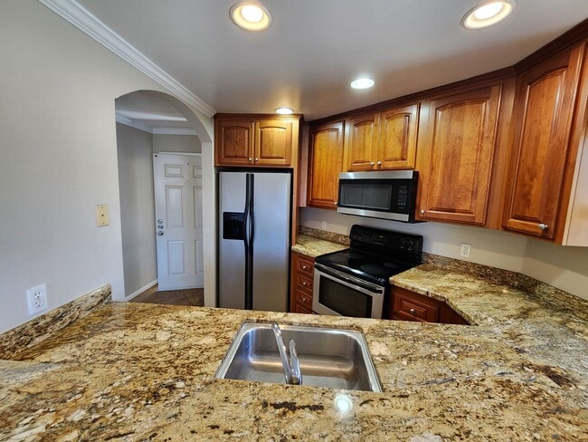 Building Photo - Upper 1 Bedroom Unit 2222 Rental