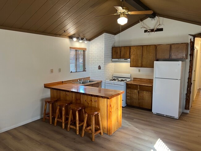 Photo - 259 Spruce Ln